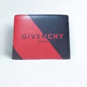 محفظة رجالية من Givenchy – جلد فاخر بتصميم أنيق